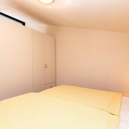 1 Bedroom Cozy Apartment In Jadranovo Eksteriør billede