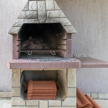 1 Bedroom Cozy Apartment In Jadranovo Eksteriør billede