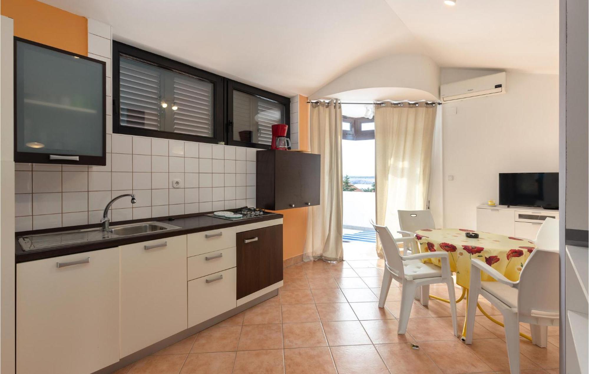 1 Bedroom Cozy Apartment In Jadranovo Eksteriør billede