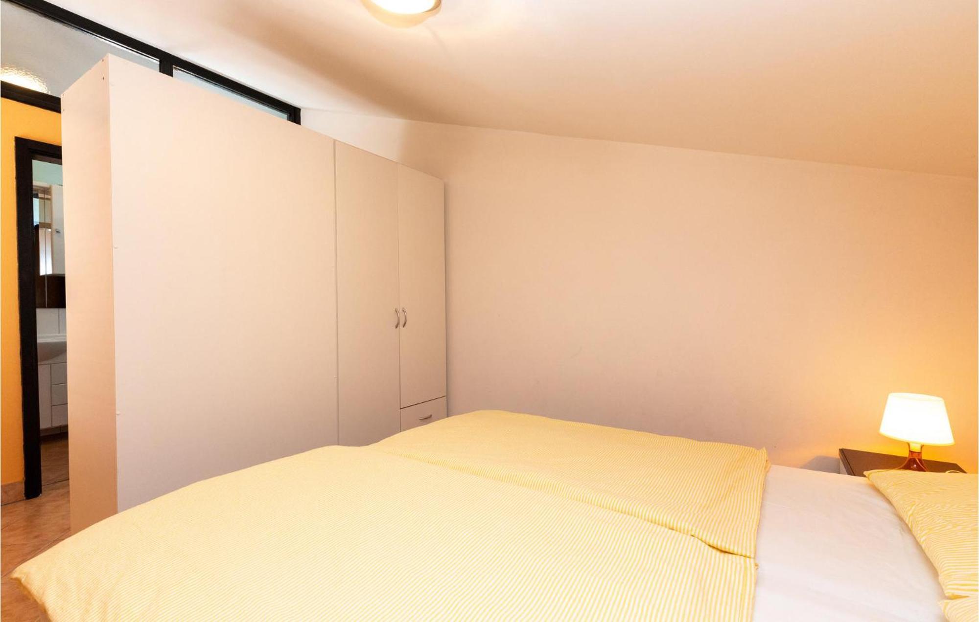 1 Bedroom Cozy Apartment In Jadranovo Eksteriør billede