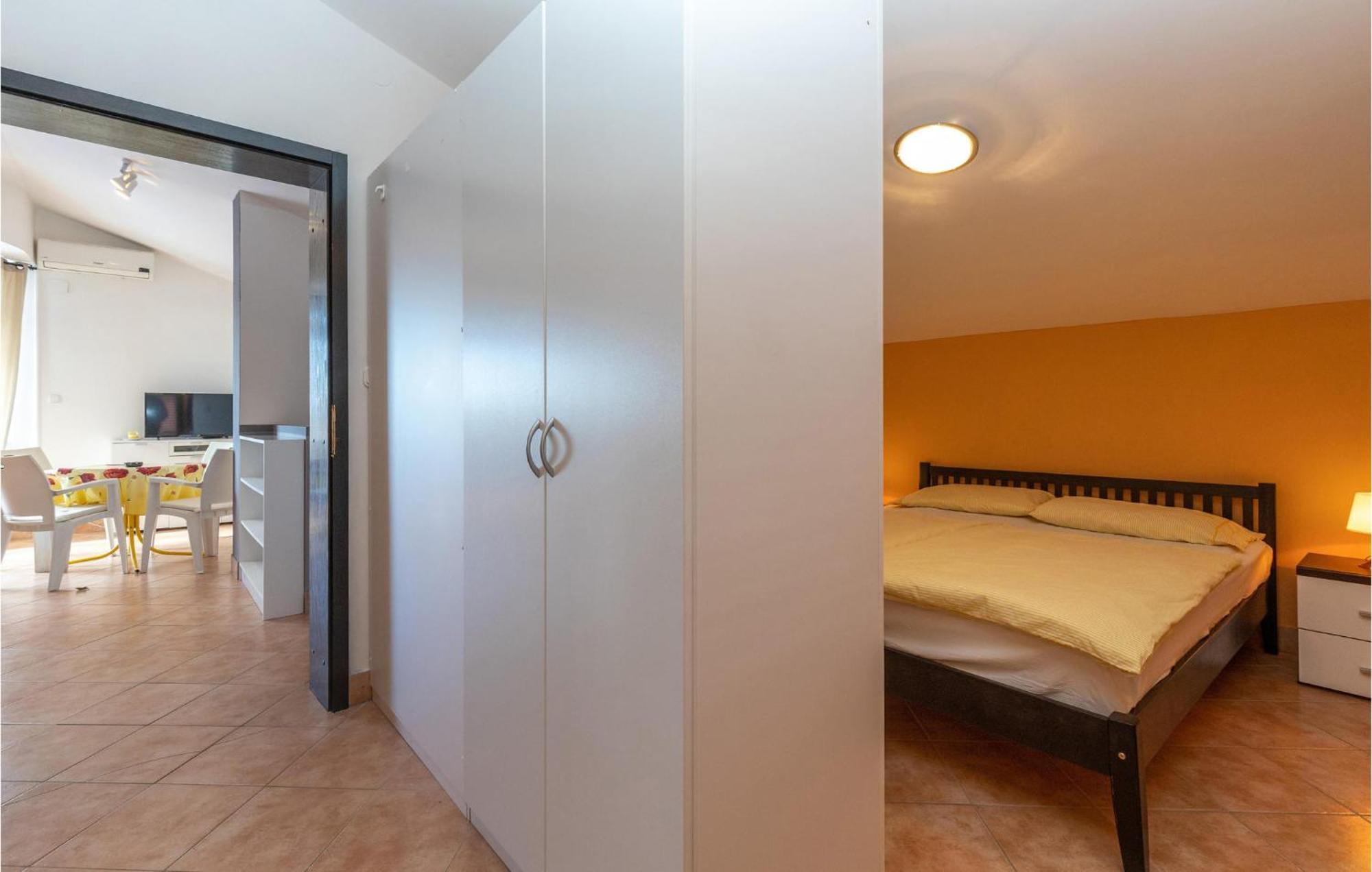1 Bedroom Cozy Apartment In Jadranovo Eksteriør billede