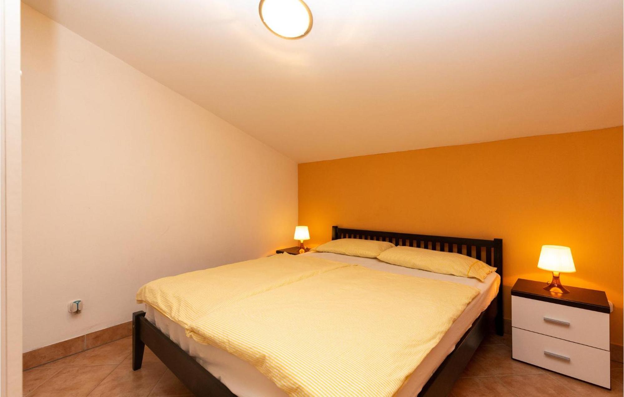 1 Bedroom Cozy Apartment In Jadranovo Eksteriør billede