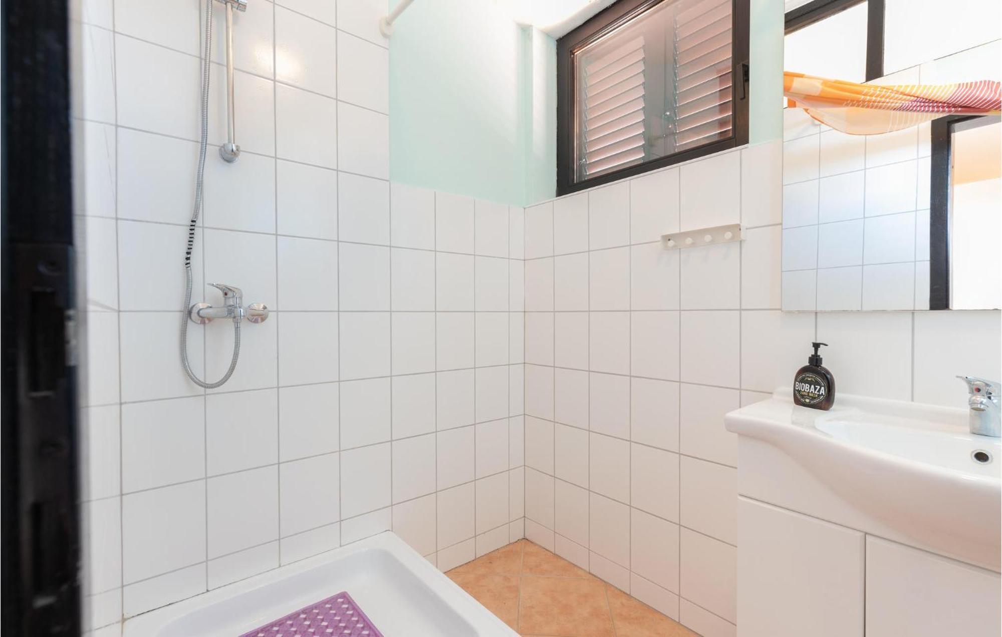 1 Bedroom Cozy Apartment In Jadranovo Eksteriør billede
