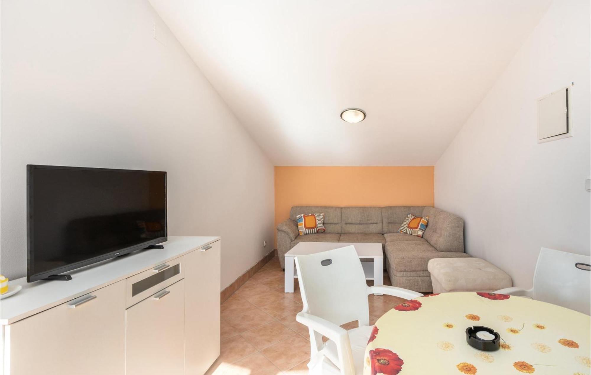 1 Bedroom Cozy Apartment In Jadranovo Eksteriør billede